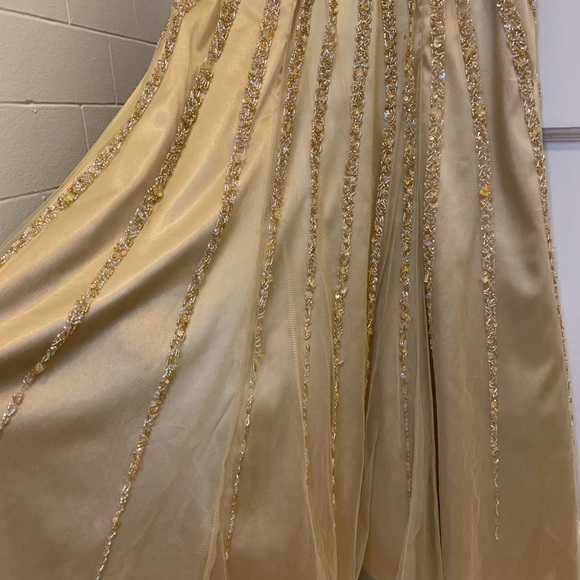 Elegant Prom/Evening Gown!! 👗 - Picture 6 of 6